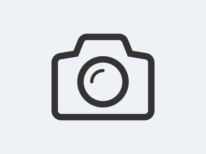 Blue slate in a circular pattern around flowers